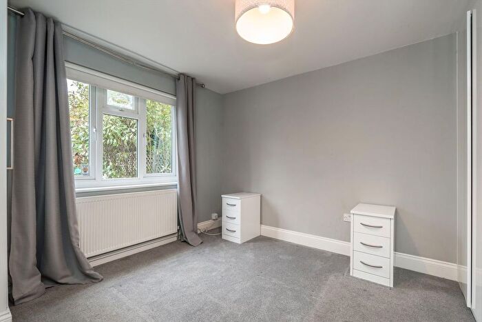 1 Bedroom Flat To Rent In Glebe Side, Twickenham, TW1