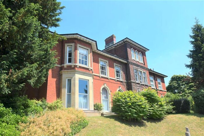 3 Bedroom Flat To Rent In Elmfield Garden, Worcester City Centre, Worcester, WR5