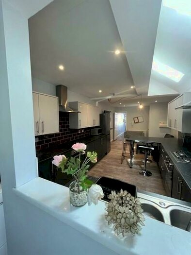 7 Bedroom Terraced House To Rent In Dawlish Road, Selly Oak, Birmingham, B29