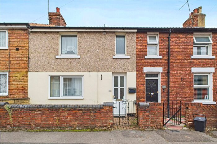 3 Bedroom Terraced House For Sale In Kitchener Street, Gorse Hill, Swindon, SN2