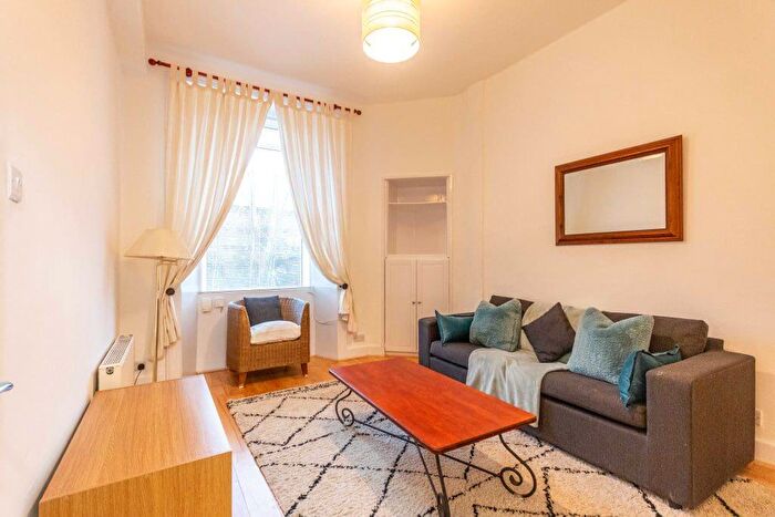 1 Bedroom Flat To Rent In L Balcarres Street, Edinburgh, EH10