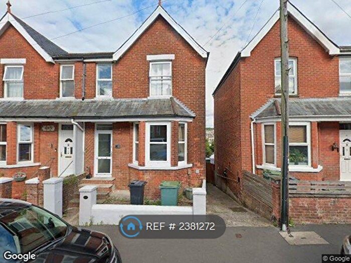 3 Bedroom Semi-Detached House To Rent In Tennyson Road, Cowes, PO31