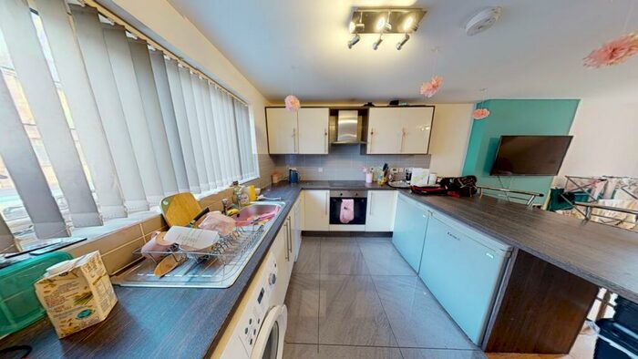 4 Bedroom Town House To Rent In Kilbourn Street, Nottingham, NG3