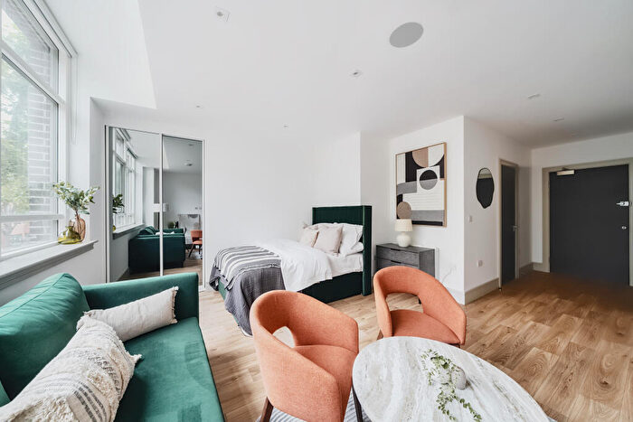 Apartment To Rent In Lawrence Road, London, N15