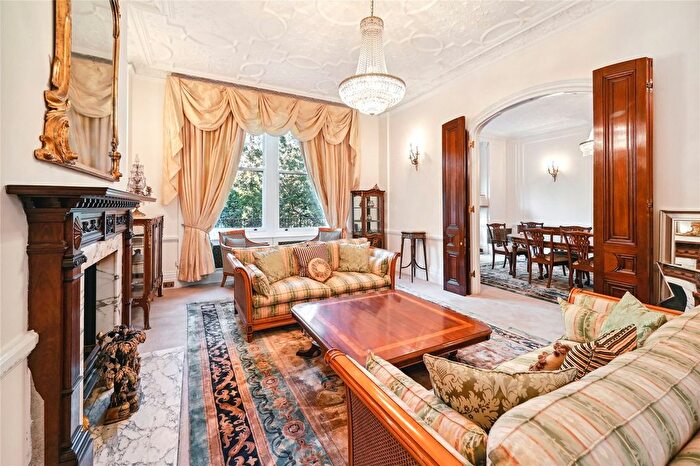 4 Bedroom Flat To Rent In Wellington Court, Knightsbridge, SW1X