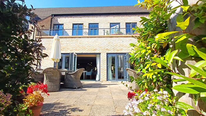 2 Bedroom Flat For Sale In Trinity Road, Chipping Norton, OX7