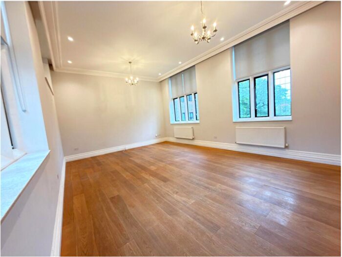 2 Bedroom Flat To Rent In Cunningham Avenue, Enfield, EN3