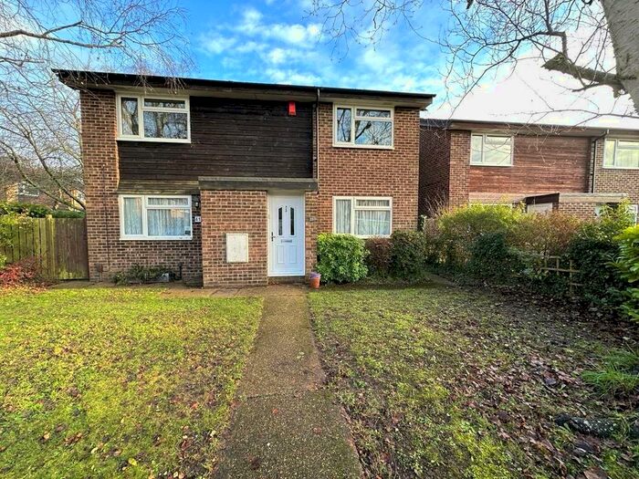 2 Bedroom Maisonette To Rent In Lillibrooke Crescent, Maidenhead, Berkshire, SL6