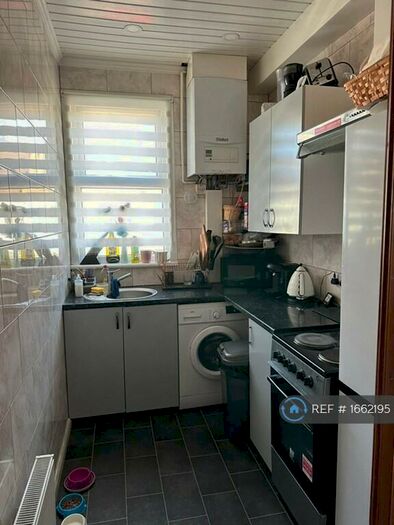 2 Bedroom Flat To Rent In Glenwood Avenue, Westcliff-On-Sea, SS0