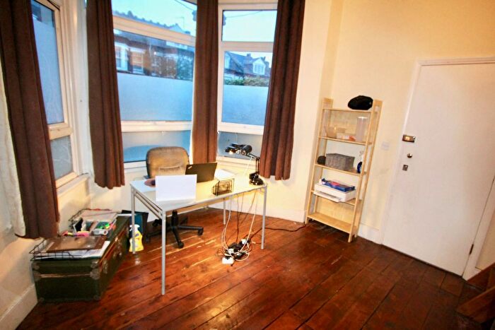 1 Bedroom Studio To Rent In Mountfield Road, London, N3