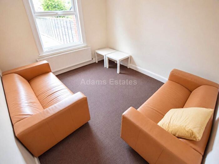 3 Bedroom Terraced House To Rent In Wykeham Road, Reading, RG6