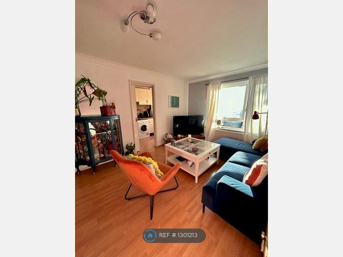 2 Bedroom Flat To Rent In Kingston Court, Surbiton, KT6