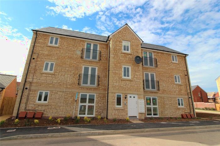 2 Bedroom Flat To Rent In Batten Drive, Sherborne, DT9