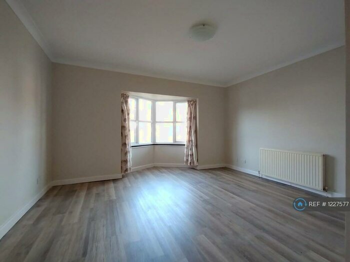 2 Bedroom Flat To Rent In Halley Gardens, Lewisham, SE13