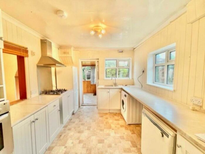 3 Bedroom Semi-Detached House To Rent In Glenton Way, Romford, RM1