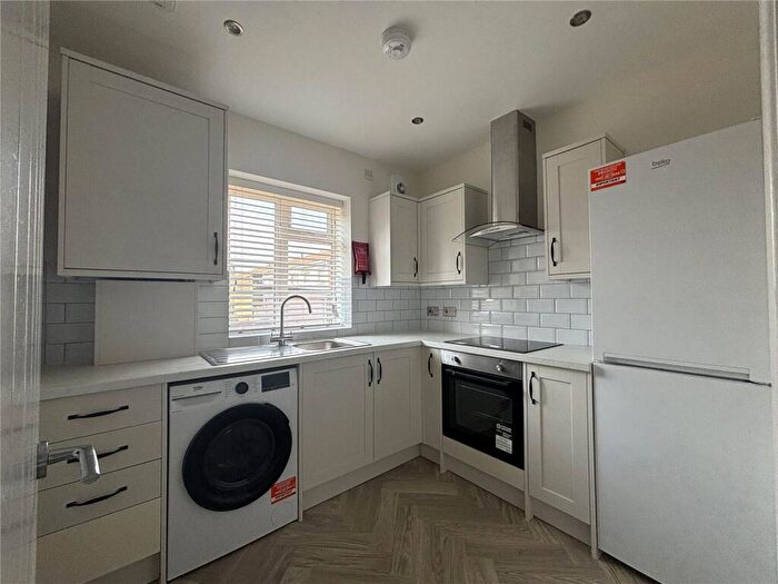 2 Bedroom Flat To Rent In The Drive, London, E18