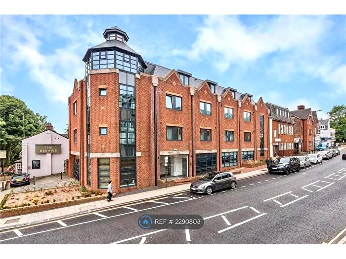 2 Bedroom Flat To Rent In Edinburgh House, St. Albans, AL1