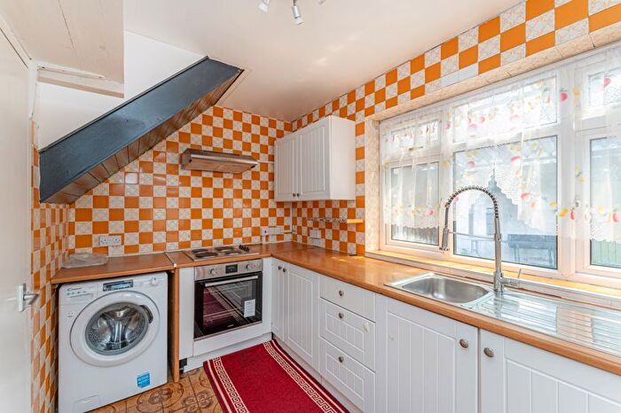 4 Bedroom Detached House For Sale In Scotland Green Road North, Enfield, EN3