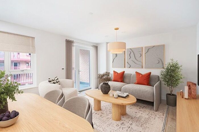 3 Bedroom Flat For Sale In High Street, Brentford, TW8