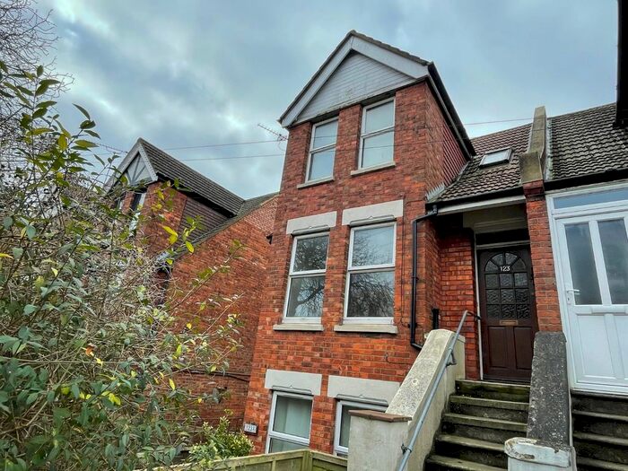 1 Bedroom Flat To Rent In Canterbury Road, Folkestone, Kent, CT19