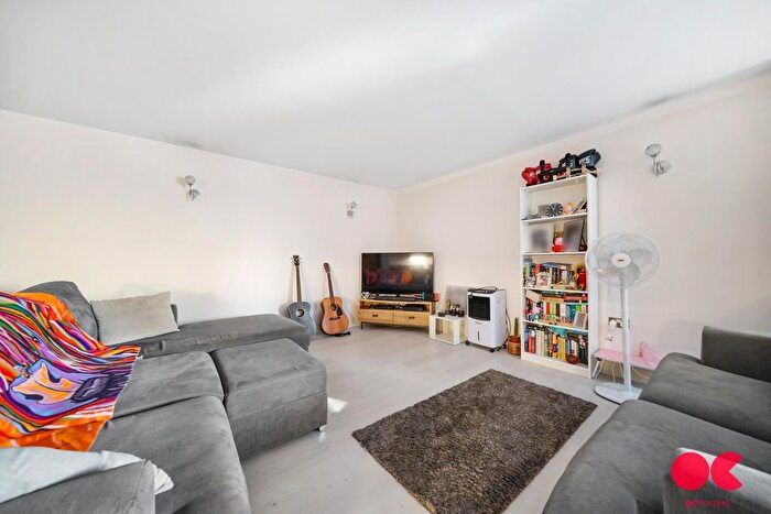 1 Bedroom Flat To Rent In Cassilis Road, London, E14