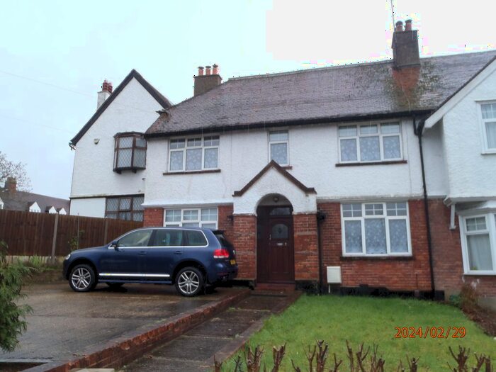 4 Bedroom Terraced House To Rent In Birds Hill, Letchworth Garden City, SG6
