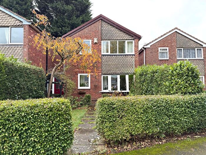 3 Bedroom Link Detached House For Sale In Swallow Close, Rugeley, WS15