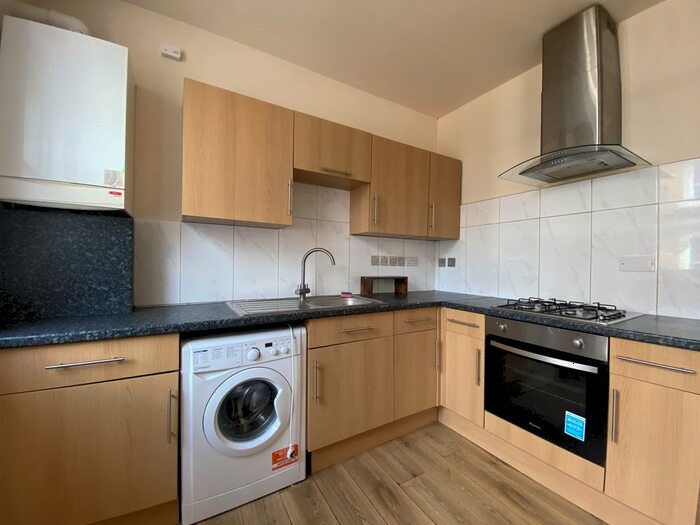 2 Bedroom Flat To Rent In Norwood Junction, London, SE25