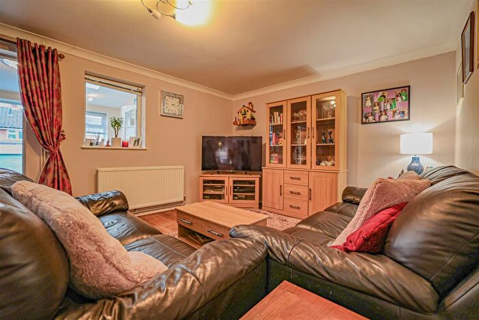 3 Bedroom Terraced House For Sale In Pescot Hill, Hemel Hempstead, HP1