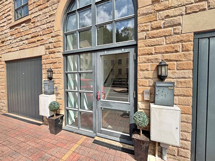 1 Bedroom Apartment To Rent In Kinderlee Way, Chisworth, Glossop, SK13