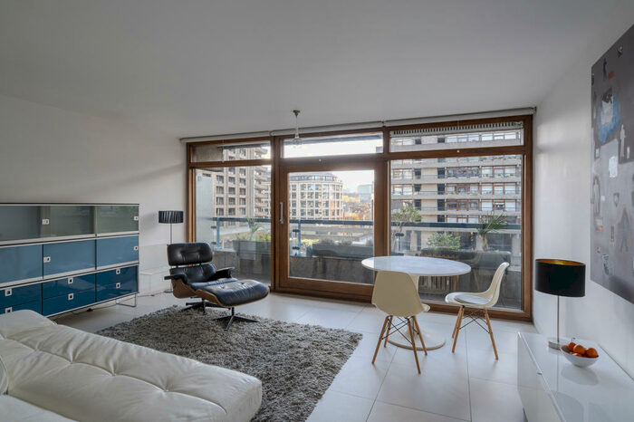 Apartment To Rent In Bryer Court, Barbican, London, EC2Y