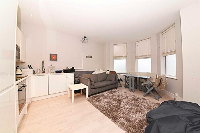 1 Bedroom Flat To Rent In Woodhouse Road, North Finchley, N12