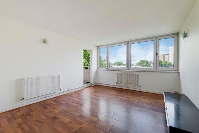 3 Bedroom Flat To Rent In Tawny Way, London, SE16