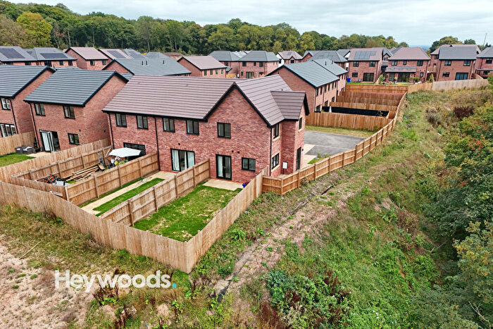 3 Bedroom Mews To Rent In Lakeway Grove, The Oaks, The Wynbury, ST5