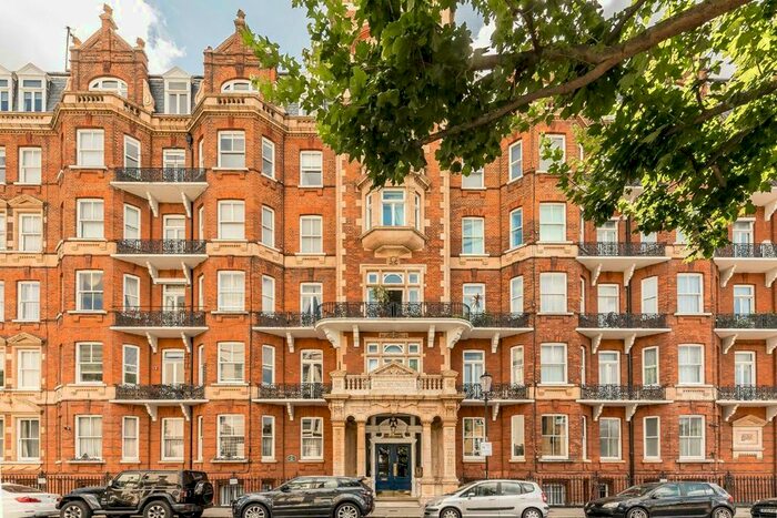 4 Bedroom Flat To Rent In Earl's Court Square, London, SW5
