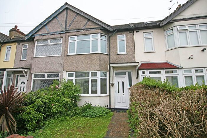 3 Bedroom Terraced House To Rent In Waverley Road, Rainham, RM13