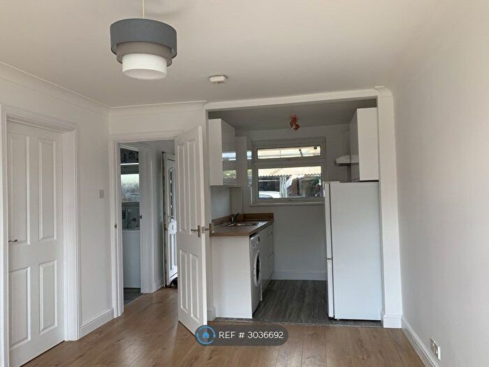 1 Bedroom Flat To Rent In Laleham Road, Staines-Upon-Thames, TW18