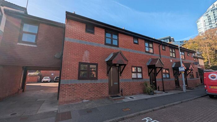 3 Bedroom House To Rent In Beehive Walk, Portsmouth, PO1