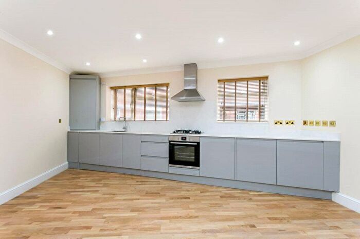 2 Bedroom Flat To Rent In High Street, Ascot, Berkshire, SL5