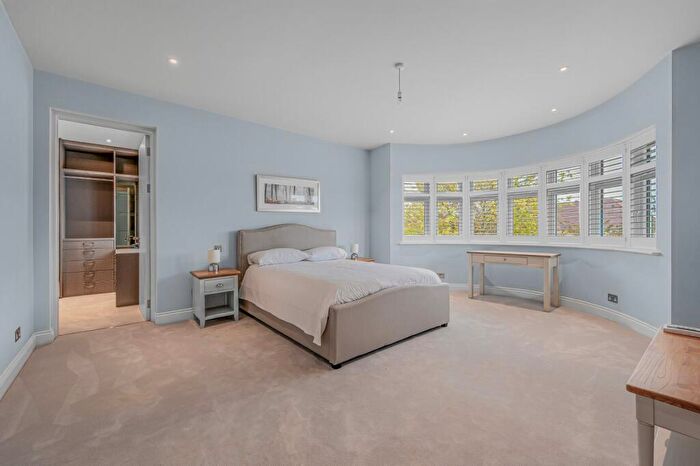 5 Bedroom Detached House For Sale In Rowdon Avenue, London, NW10