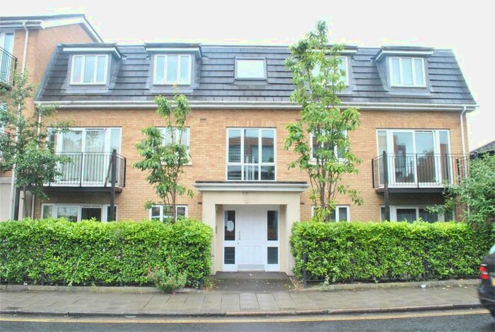 2 Bedroom Flat To Rent In Staines Road, Twickenham, TW2