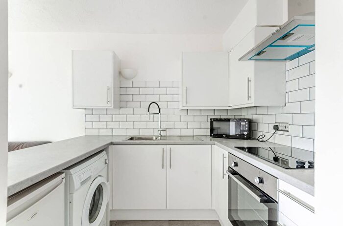 1 Bedroom Flat For Sale In St Benedicts Close, Tooting, London, SW17