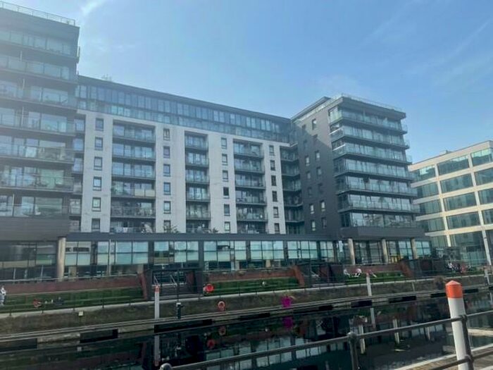 2 Bedroom Apartment To Rent In La Salle, Leeds City Centre, LS10