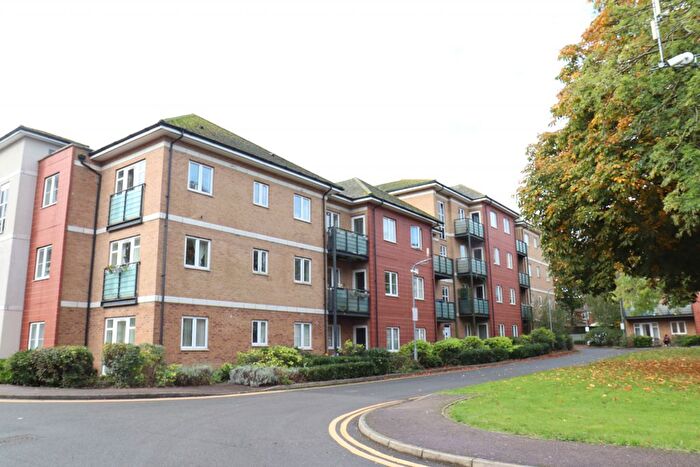 2 Bedroom Flat To Rent In Court Drive, Town Centre, Dunstable, LU5