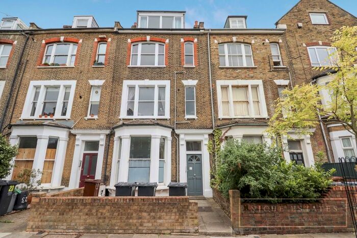 3 Bedroom Duplex To Rent In Somerfield Road, Finsbury Park, London, N4