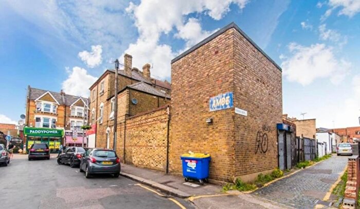 4 Bedroom Flat To Rent In High Street, London, E17