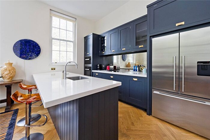 2 Bedroom Flat To Rent In Westbourne Grove Mews, Notting Hill, London, W11