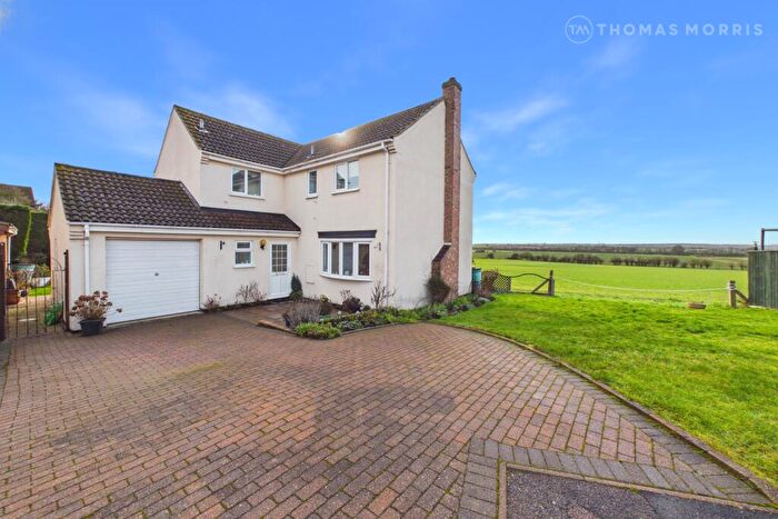 4 Bedroom Detached House For Sale In Church Close, Great Stukeley, Huntingdon, Cambridgeshire, PE28