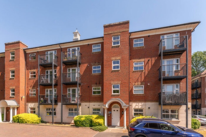 2 Bedroom Flat For Sale In Coppetts Road, London, N10