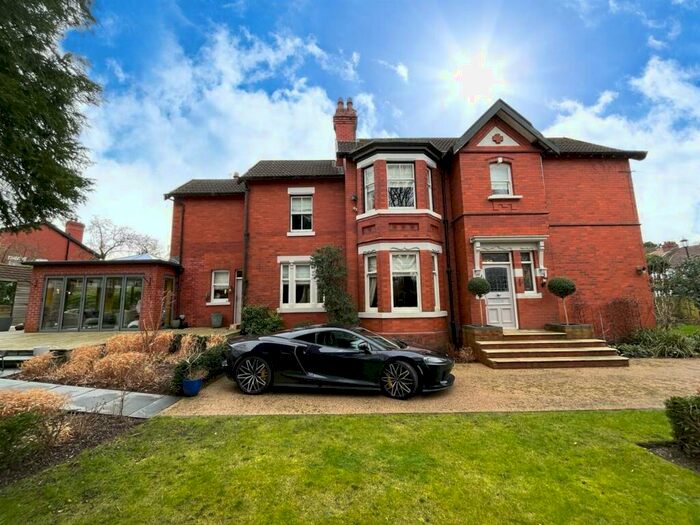 4 Bedroom House To Rent In The Crescent, Davenport, Stockport, SK3